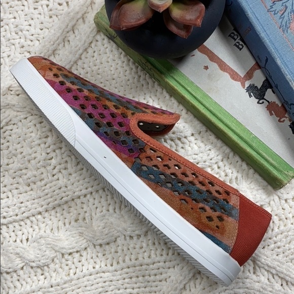 Lori Goldstein Striped Cutout Loafer “Li-Yori” - Picture 4 of 7